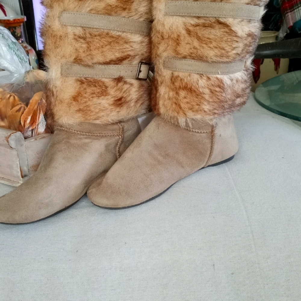 Rue21 Tan Faux Fur Winter Boots